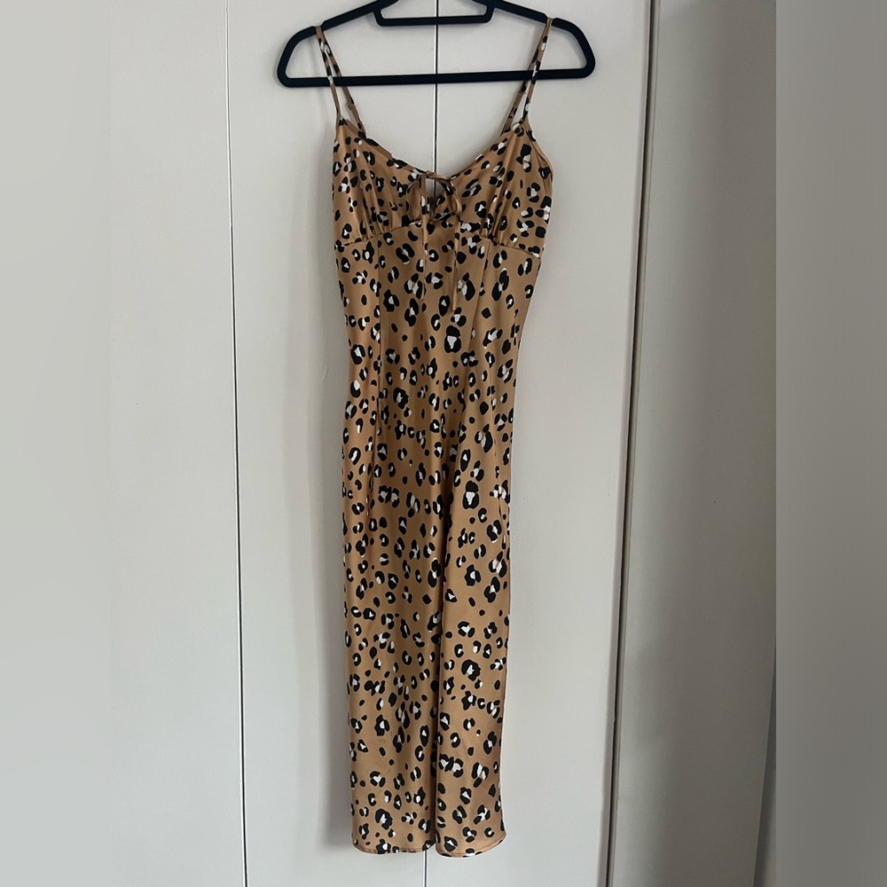 Lulu’s Leopard Midi Dress